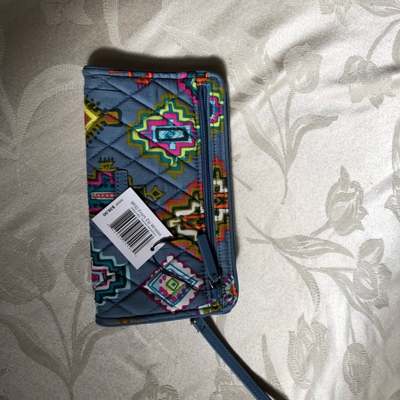 NWT Vera Bradley RFID Wristlet front zip Wallet - Picture 3 of 8